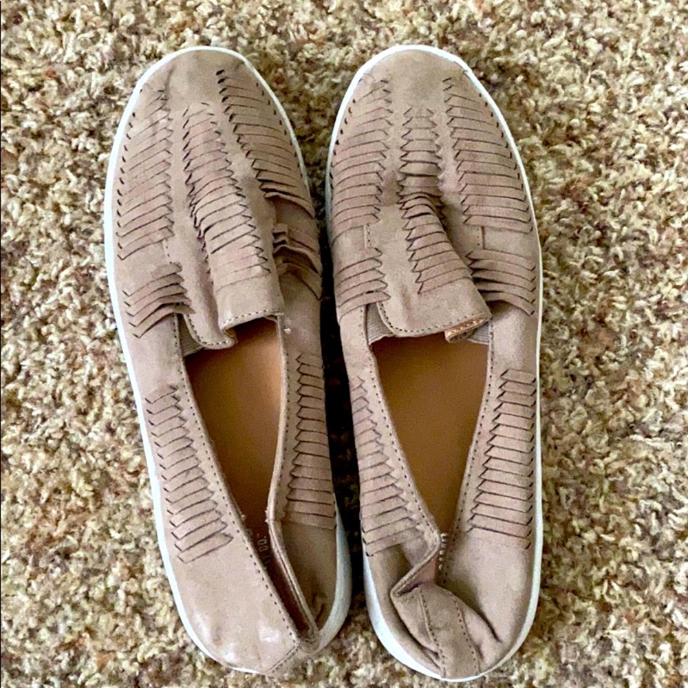 Trendy shoes! Never been used